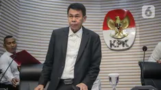 Ketua Komisi Pemberantasan Korupsi (KPK) sementara Nawawi Pomolango sesaat sebelum memberi keterangan di Gedung Merah Putih KPK, Jakarta, Senin (27/11/2023). (Liputan6.com/Angga Yuniar)