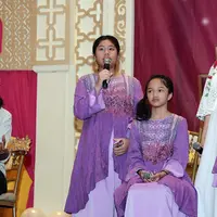 Moment ramadan selalu dimanfaatkan untuk bersama dengan keluarganya. Begitu juga dengan Ussy Sulistyawati yang memanfaatkan bulan puasa lebih banyak bersama dengan anak-anaknya. (Deki Prayoga/Bintang.com)