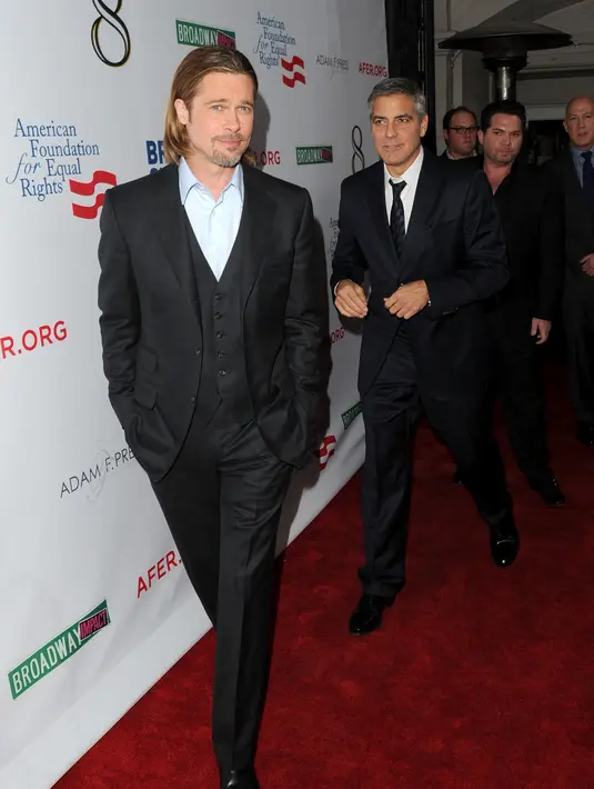 “Brad sudah menghabiskan malamnya beberapa hari ini di rumah George di Los Angeles untuk mengatasi kesepiannya. George orang yang bisa dipercaya Pitt sejak dulu sampai sekarang,” ucap sumber melansir Hollywoodlife. (AFP/Bintang.com)