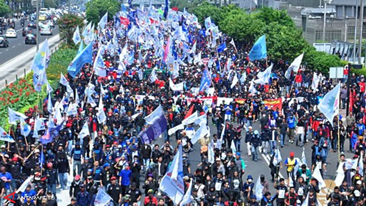 tuntutan-upah-131021b.jpg