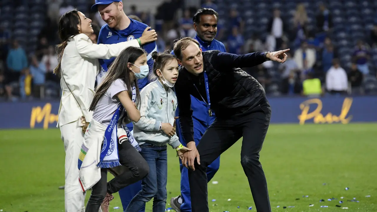 FOTO: Potret Kemesraan Keluarga Skuat Chelsea di Pesta Juara Liga Champions