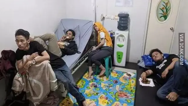 10 Tingkah Nyeleneh Waktu Jenguk Orang Sakit Ini Bikin Geleng Kepala