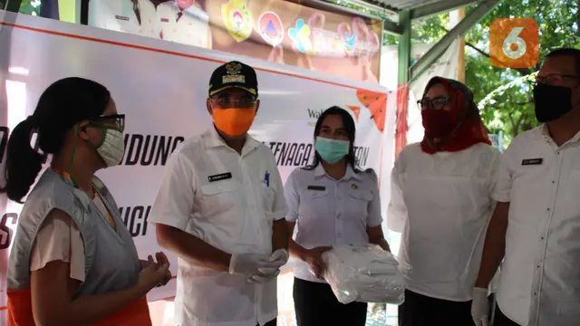 Bantuan APD untuk warga