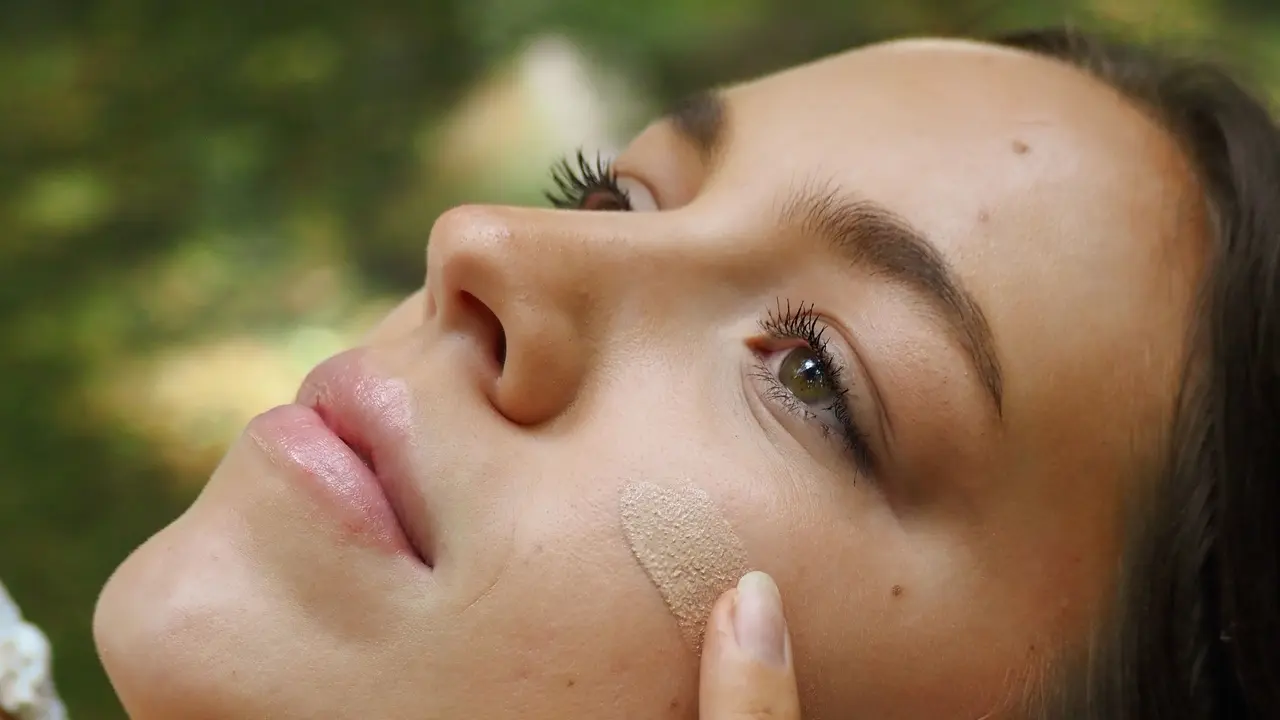 Tips Pilih Tinted Moisturizer yang Bikin Makeup Natural dan Ringan di Kulit