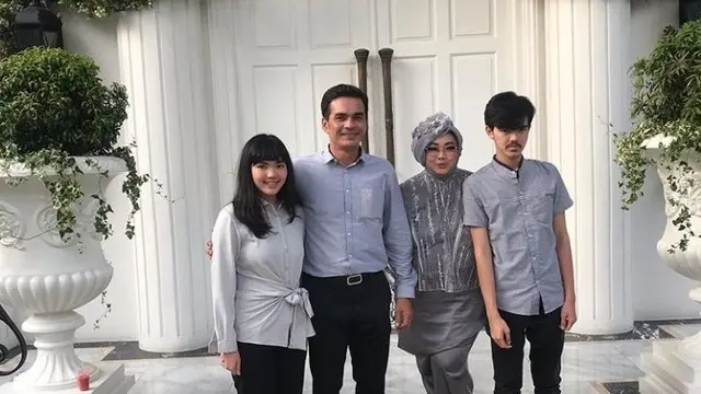 Rina Gunawan dan Anaknya