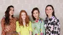 Tak ketinggalan, Luna dan Julie berfoto bersama Tong Bing Yu dan salah satu pemain di drama serial Stranger Things, Sandi Sink, yang berperan sebagai Max. (Liputan6.com/IG/@lunamaya)