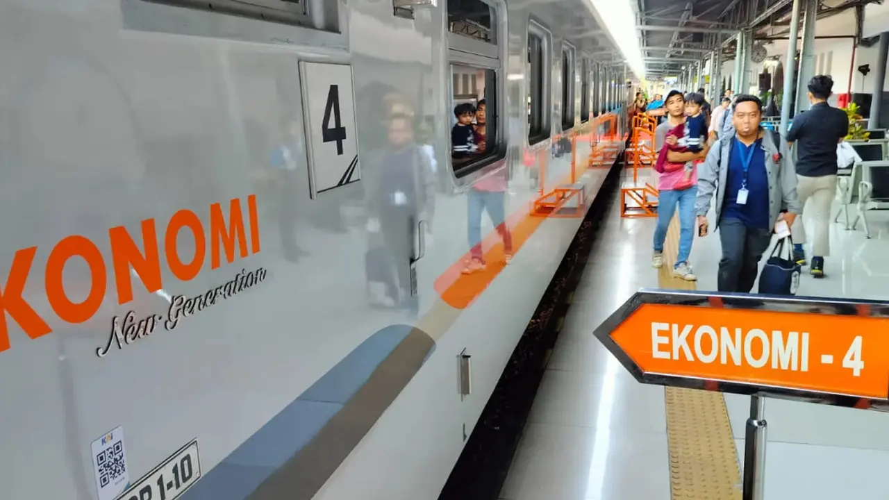 Kereta Api Jarak Jauh Kelas Ekonomi. Foto: Dok KAI