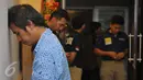 Polda Metro Jaya menggelar konferensi pers terkait supir taksi yang menabrak anggota Polantas di Cawang pada 30 September pukul 17.30 wib, Jakarta, Kamis (1/10/2015). Supir taksi yang bernama Daniel Cesar kini diamankan Polisi.(Liputan6.com/Faisal R Syam)