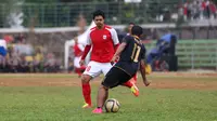 Bambang Pamungkas saat tampil pada laga eksebisi Rusun Cup 2015 di Stadion Soemantri Brojonegoro, Jakarta, Minggu (8/11/2015). (Bola.com/Nicklas Hanoatubun)