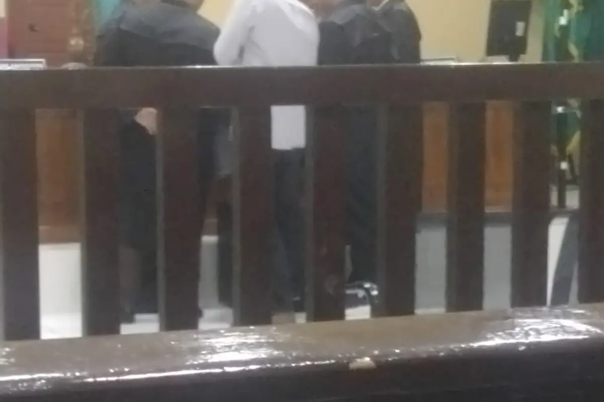 Sidang pemeriksaan saksi dalam perkara dugaan penipuan dan penggelapan hasil jual beli rokok berlangsung di Pengadilan Negeri Wajo, Sulsel (Liputan6.com/Eka Hakim)