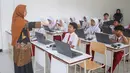 Kementerian Sosial (Kemensos) menggelar simulasi kegiatan belajar mengajar Sekolah Rakyat hari ini, Rabu (9/7/2025). Simulasi dilakukan di Sentra Handayani, Jakarta Timur. (merdeka.com/Arie Basuki)