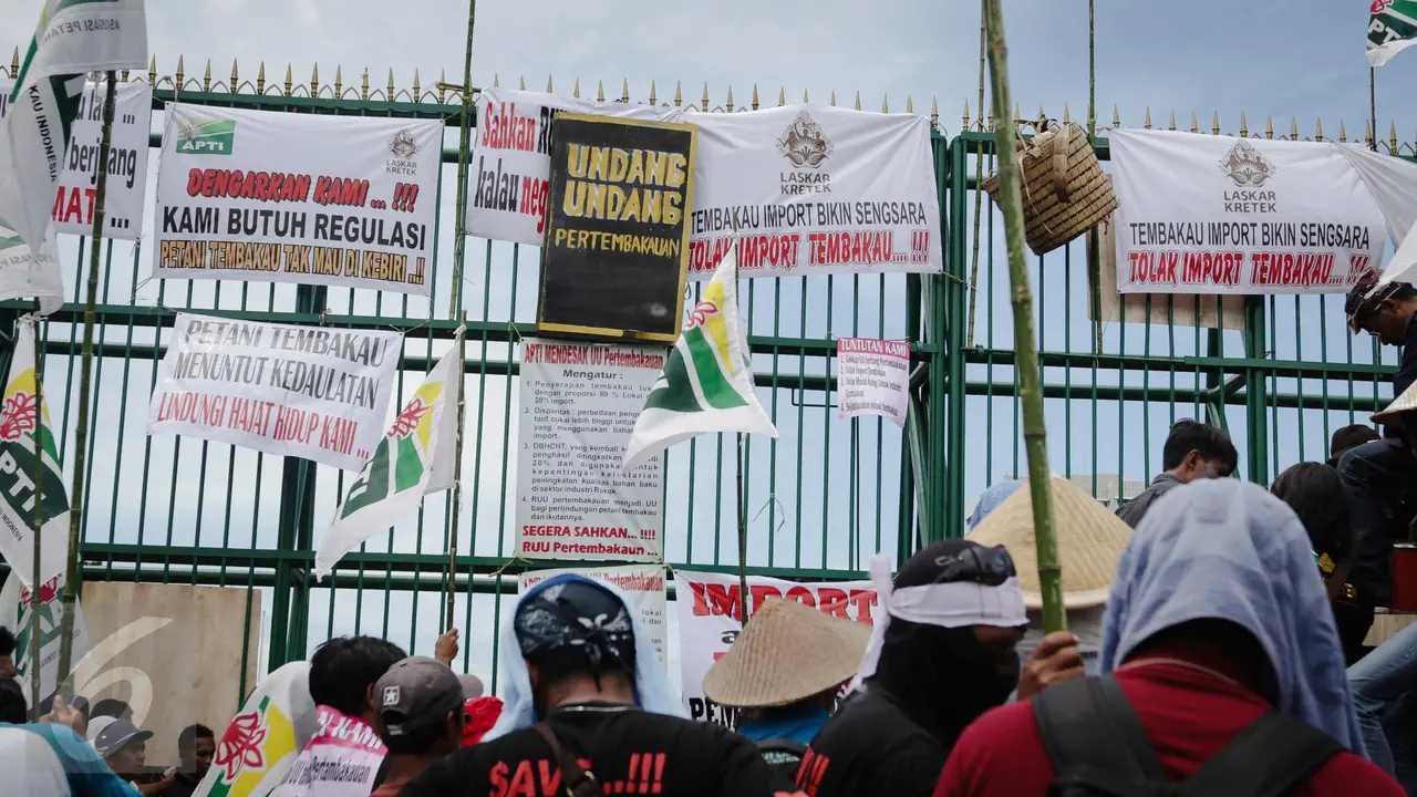 20161116-Demo Petani Tembakau di DPR-Jakarta