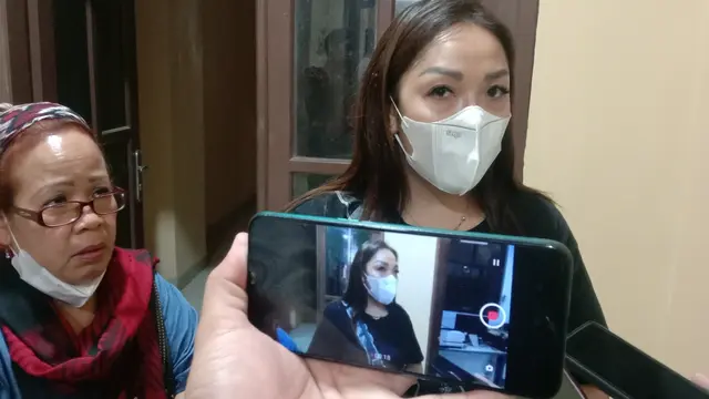 Intan, Istri Ipda MD, Di Polda Banten. (Rabu, 07/12/2022). (Yandhi Deslatama/Liputan6.com).