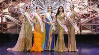 Para kontestan berpose selama kontes kecantikan Miss Grand Samut Sakhon di Bangkok pada 27 Juni 2021. (Foto: AFP/Miss Grand Thailand)