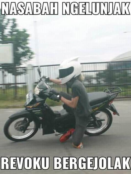 Saat nasabah mulai ngelunjak saatnya si Revo beraksi. (Source: facebook.com/Partai kemakmuran bersama revo koperasi)