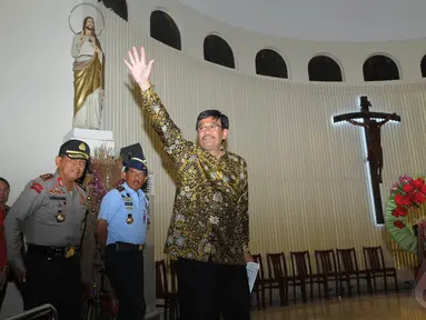 Wakil Gubernur DKI Jakarta Djarot Syaiful Hidayat saat mengunjungi Gereja Theresia, Rabu (24/12/2014). (Liputan6.com/Herman Zakharia)