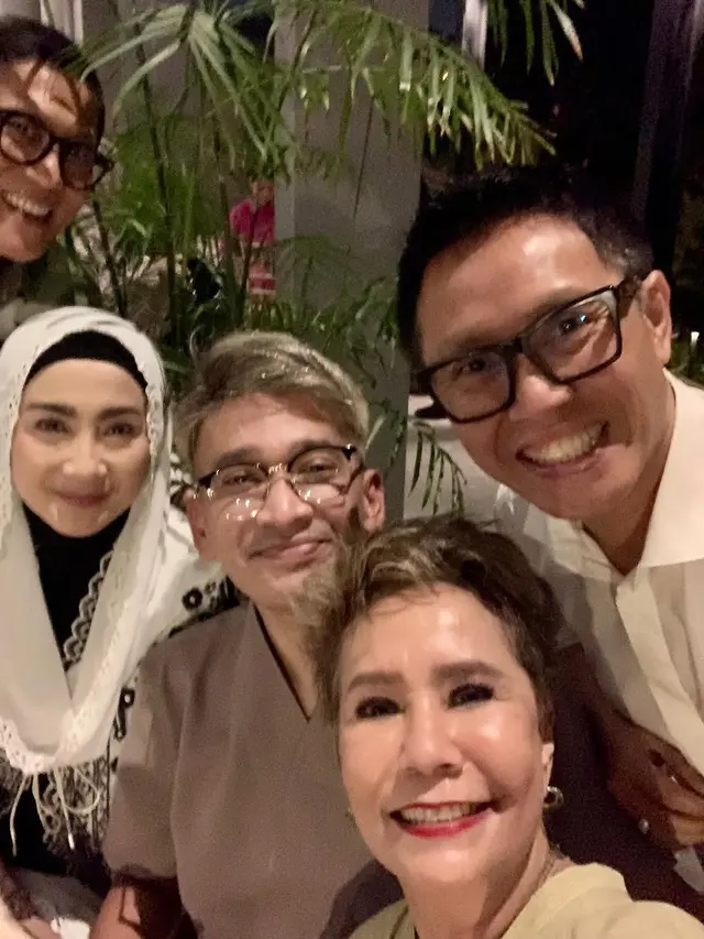 6 Potret Desy Ratnasari Halalbihalal Bareng Artis Lawas, Ruben Onsu Ikut Hadir