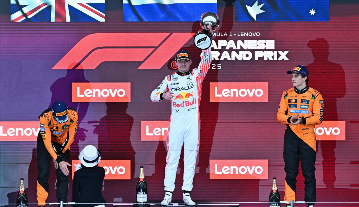 Tanpa mendapat perlawanan berarti saat balapan di GP Jepang, Max Verstappen merengkuh gelar juara perdananya di musim 2025. (MOHD RASFAN/AFP)