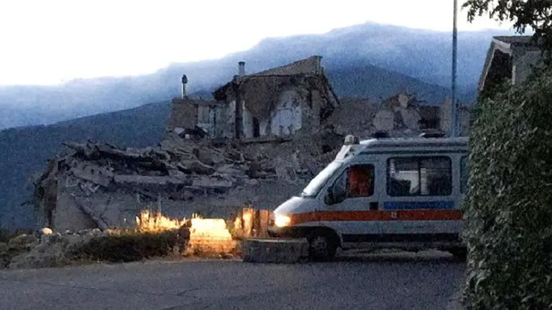 Kerusakan akibat gempa di Kota Amatrice