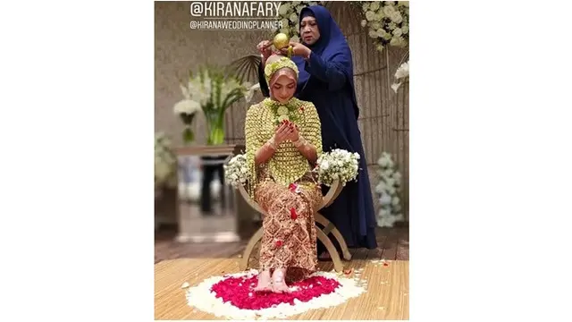 Prosesi siraman Citra Kirana berlangsung dengn penuh haru kebahgiaan.