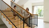 7 Desain Railing Tangga Ramah Anak dan Lansia, Aman Tanpa Mengurangi Estetika Rumah