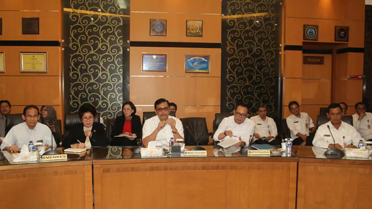 Menteri Ketenagakerjaan Hanif Dhakiri mengatakan, pengusaha bisa menangguhkan atau menunda pembayaran upah berdasarkan upah minimum provinsi (UMP). 
