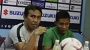 Pelatih Timnas Indonesia, Bima Sakti, menjawab pertanyaan saat jumpa pers di Stadion Rajamangala, Bangkok, Jumat (16/11). Indonesia akan melawan Thailand pada laga Piala AFF 2018. (Bola.com/M. Iqbal Ichsan)