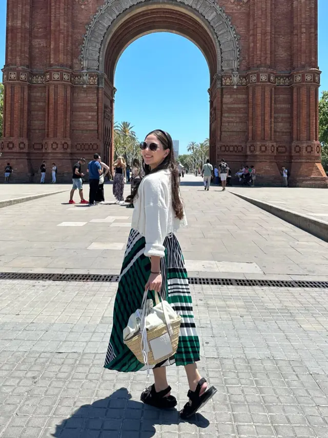 Adu Gaya Jessica Mila dan Kakak Ipar Petty Hasibuan yang Sama-Sama Liburan di Eropa