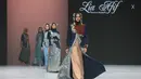 Model memperagakan busana berbahan Batik Tulis Jombang dalam koleksi AKASA DHARANI karya Lia Afif pada Indonesia Fashion Week (IFW) 2026 di Jakarta, Jumat, 31 Juli 2026. (KLY/Budy Santoso)