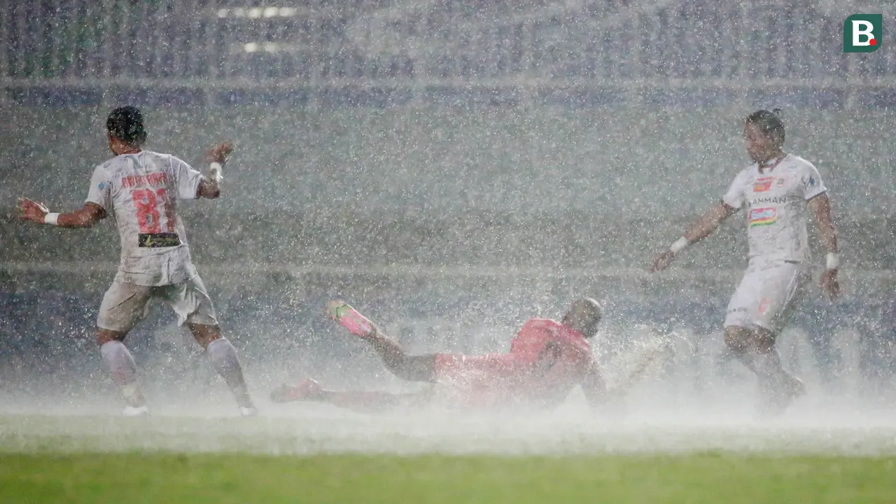 Foto: Sempat Dihentikan Akibat Hujan Deras, Laga Persiraja Kontra Persija di Pekan ke-6 BRI Liga 1 Tuntas 0-0 hingga Babak Pertama Usai