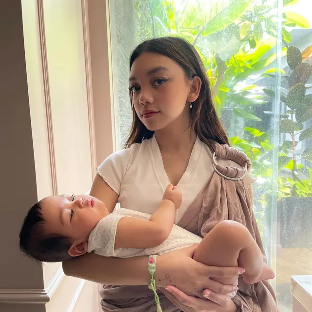 Potret 6 Artis Bareng Adik Bungsu yang Terpaut Usia Jauh, Selalu Kompak