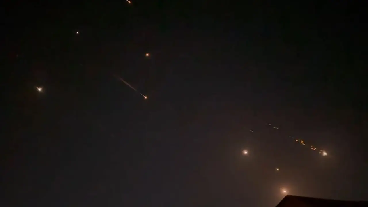 Ketika Rudal dan Drone Iran Beterbangan Menuju Israel