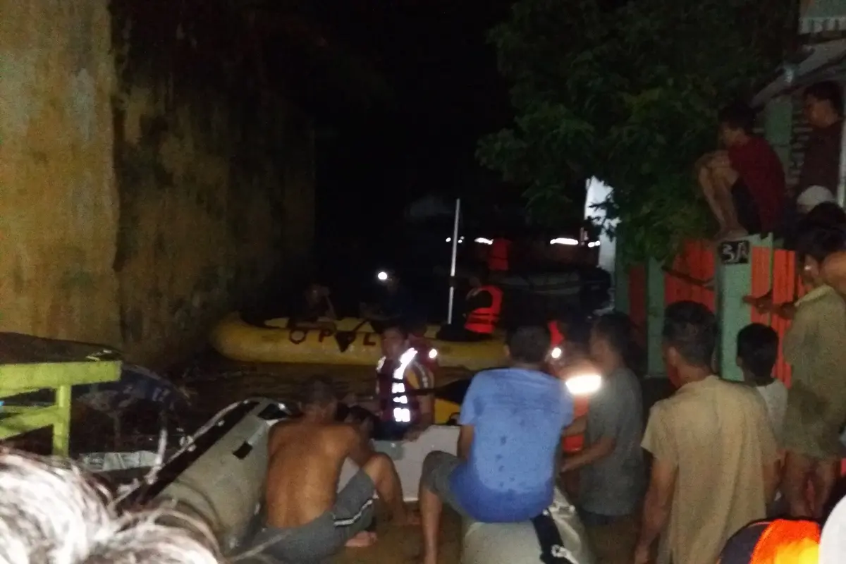Banjir dan Angin Kencang Bikin Warga Pamekasan Kelimpungan