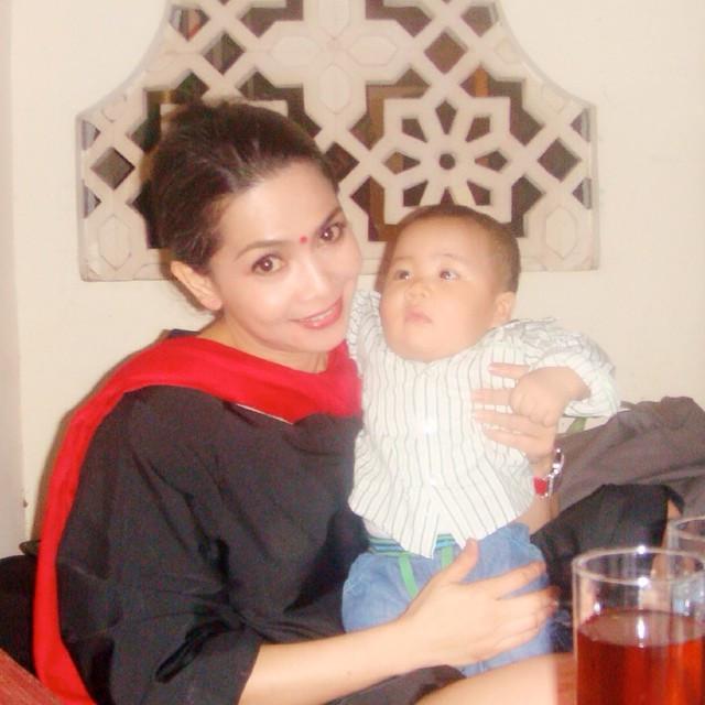 6 Potret Lawas Rieta Amilia Bareng Nagita Slavina dan Caca Tengker, Curi Perhatian