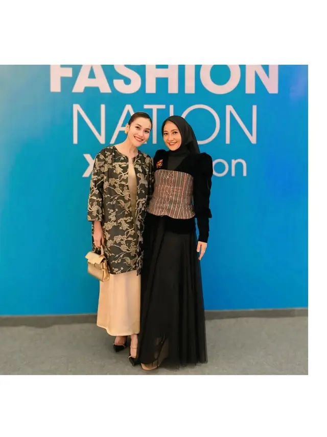 Gaya Ayu Ting-Ting Hadiri Fashion Show dengan Vibes Perempuan Bangsawan Melayu, Pakai Tas Rp100 Jutaan dan Heels Rp12 Jutaan