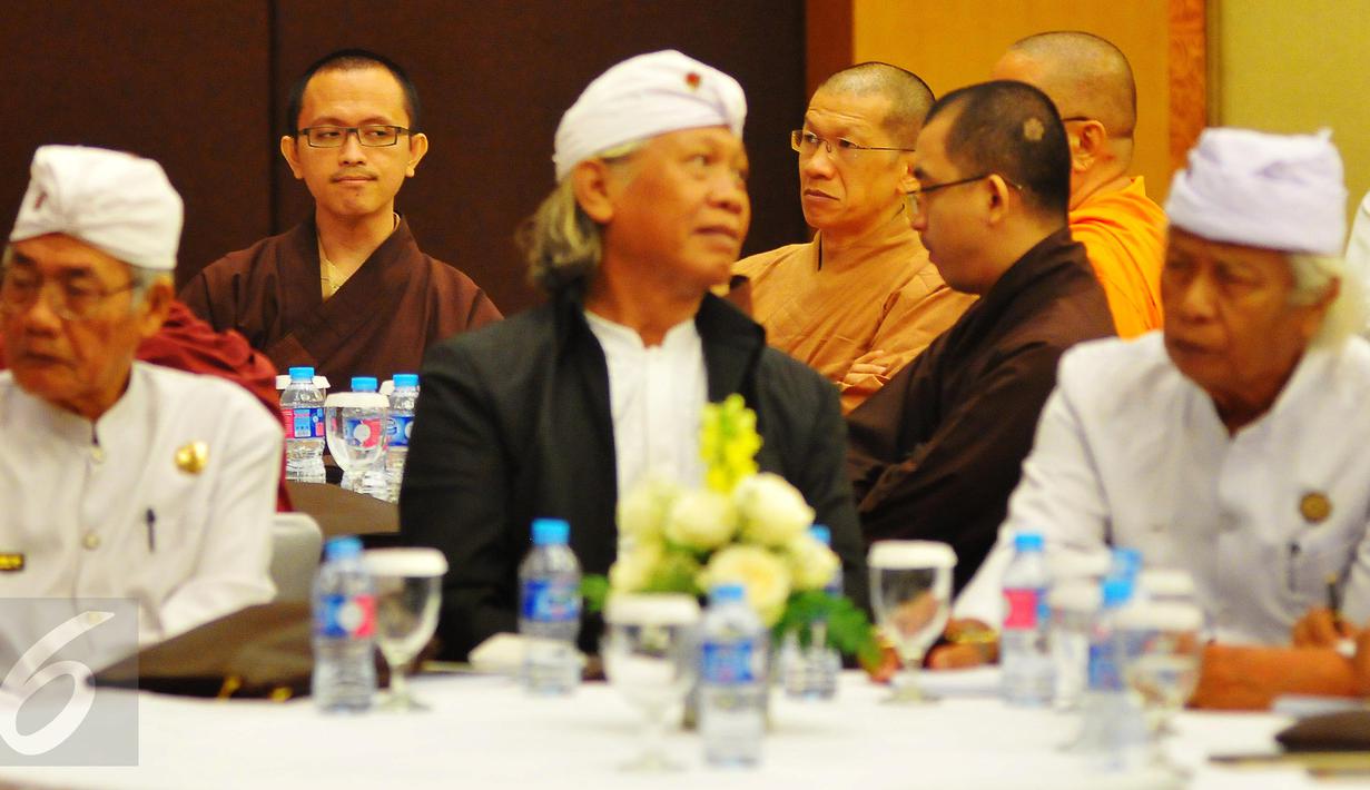 Para pemuka agama menghadiri dialog perpajakan yang digelar Direktorat Jenderal Pajak di Jakarta, Rabu (22/2). Dialog tersebut digelar menjelang berakhirnya periode terakhir tax amnesty pada 31 Maret 2017 mendatang. (Liputan6.com/Angga Yuniar)