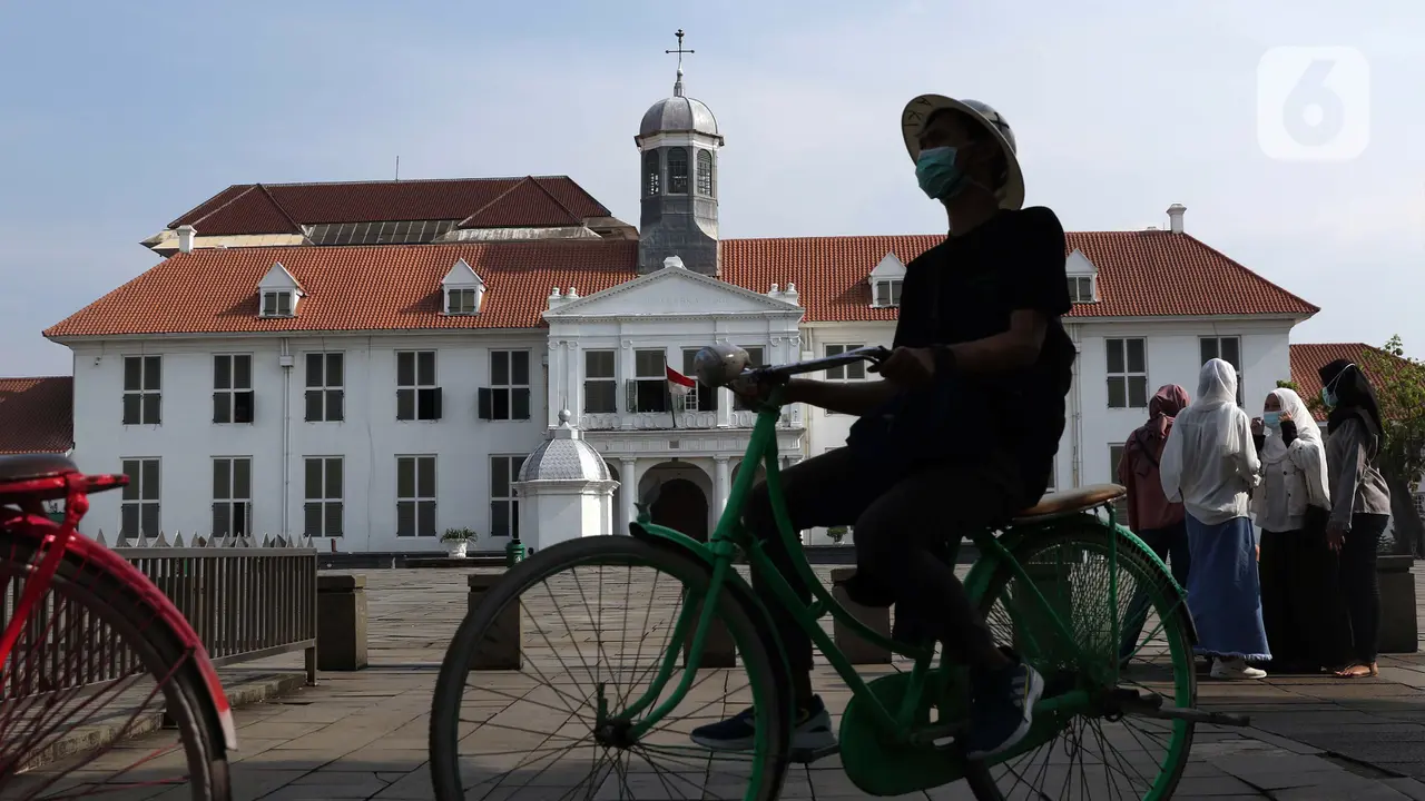 FOTO: Libur Panjang di Masa PSBB Transisi, Kawasan Kota Tua Mulai Dipenuhi Wisatawan