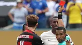 Pemain Chelsea Nicolas Jackson dihargai dengan kartu merah oleh wasit selama 2025 World Cup Group D di Flamengo di Lincoln Financial Field Stadium, Philadelphia, AS, Sabtu (21/06/2025) WIB. (AFP/Franck Fife)