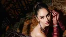 Gaun rancangan @jessiegunawanstudio yang dikenakan Cinta benar-benar menjadi pusat perhatian. [@bengurion.works].