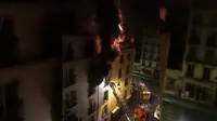 Kebakaran di apartemen Paris. (Twitter/ Norman Grandjean (@NormanGrandj1))