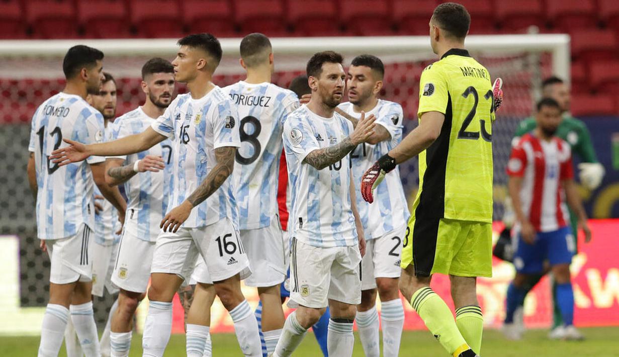 Berkat hasil ini, tim besutan Lionel Scaloni untuk sementara bertengger di puncak klasemen Grup A dengan poin tujuh, unggul dua poin dari Chile di urutan kedua. Sementara, Paraguay menempati peringkat ketiga dengan tiga poin. (AP/Eraldo Peres)