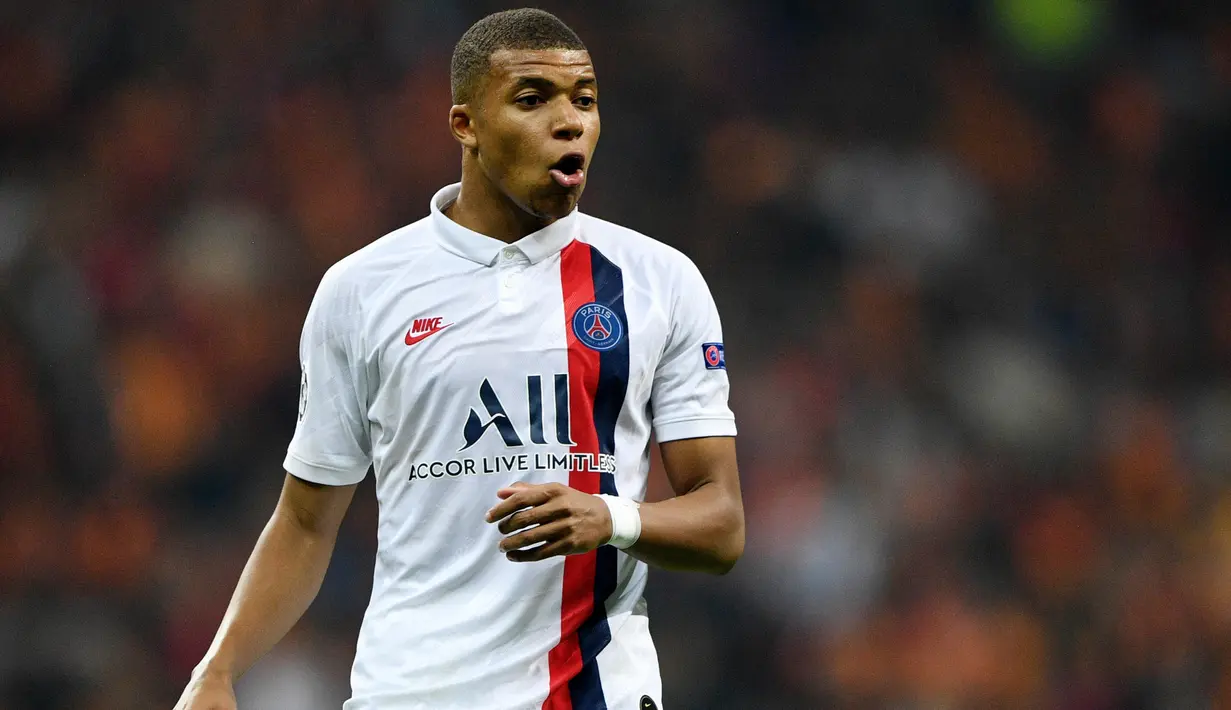 Ekspresi striker Paris Saint-Germain, Kylian Mbappe, saat melawan Galatasaray pada laga Liga Champions di Istanbul, (1/10/2019). (Photo by Bulent Kilic / AFP)