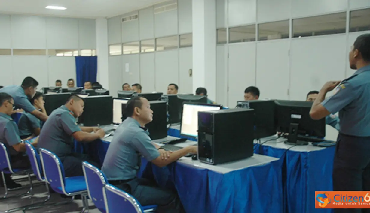 Citizen6, Surabaya: Menurut Komandan Puslatlekdalsen, pelatihan pengopersian webside Kobangdikal tersebut untuk menindak lanjuti perkembangan teknologi yang kian canggih khususnya di bidang informasi melalui media online.  (Pengirim: Penkobangdikal).