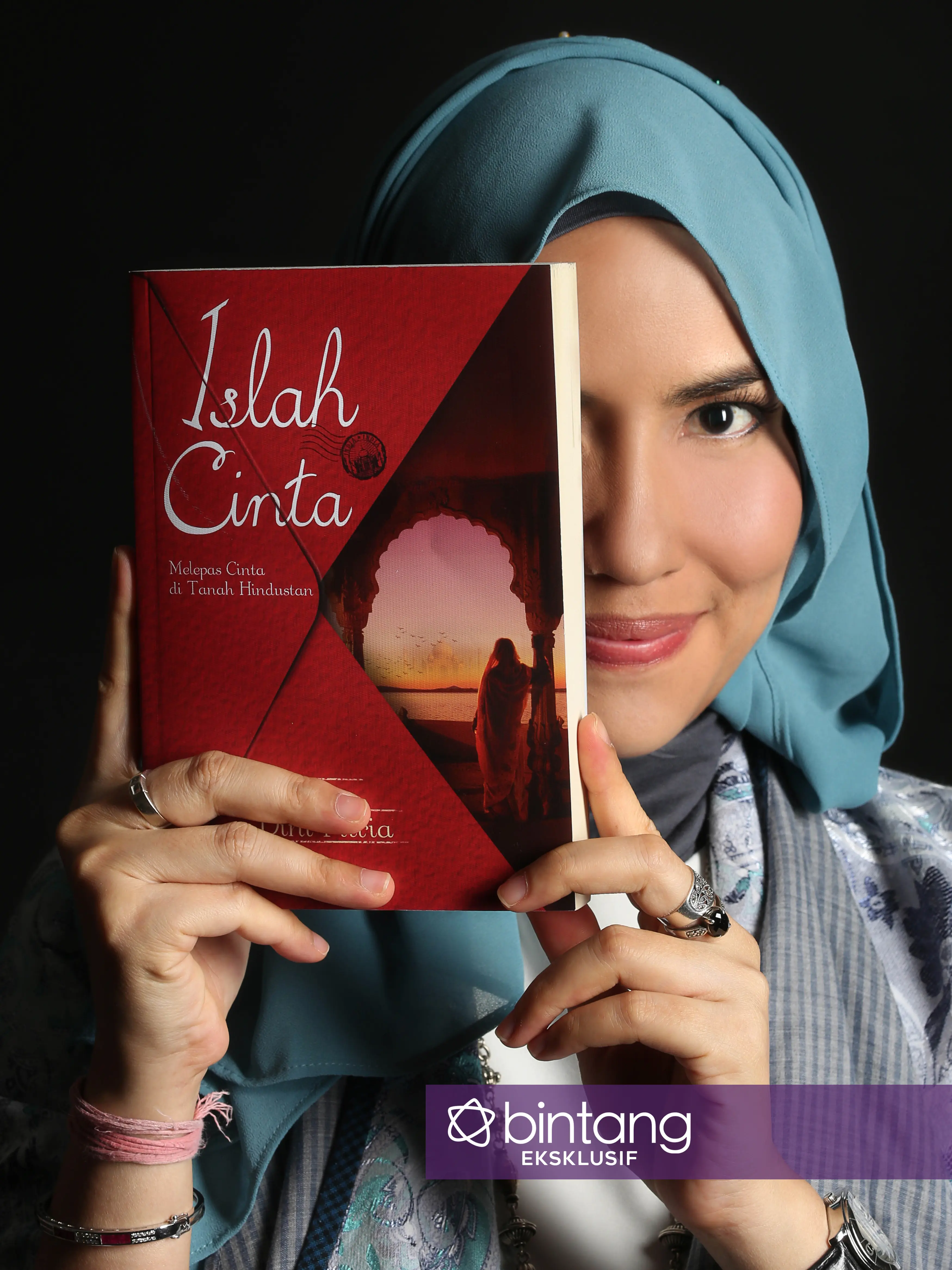 Dini Fitria, Penulis Novel. (Foto: Bambang E. Ros, DI: M. Iqbal Nurfajri/Bintang.com)