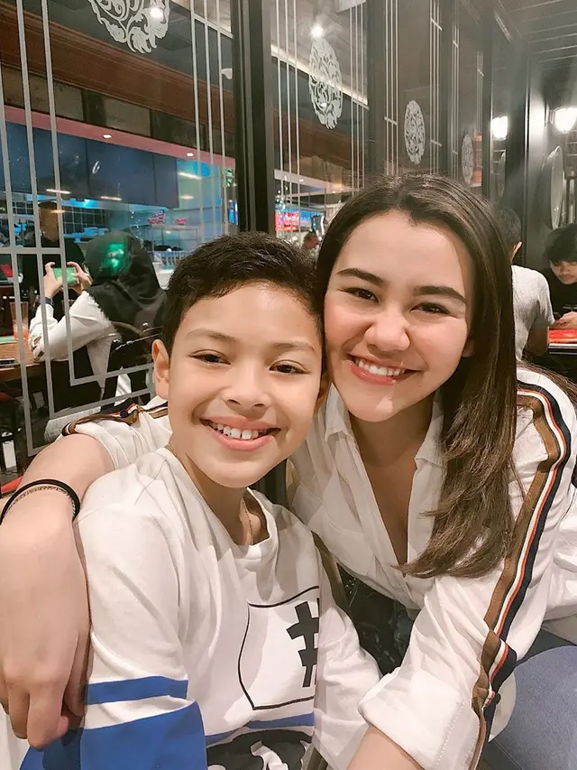 6 Potret Kebersamaan Aaliyah dan Keanu Masaid, Kompak Meski Beda Ibu