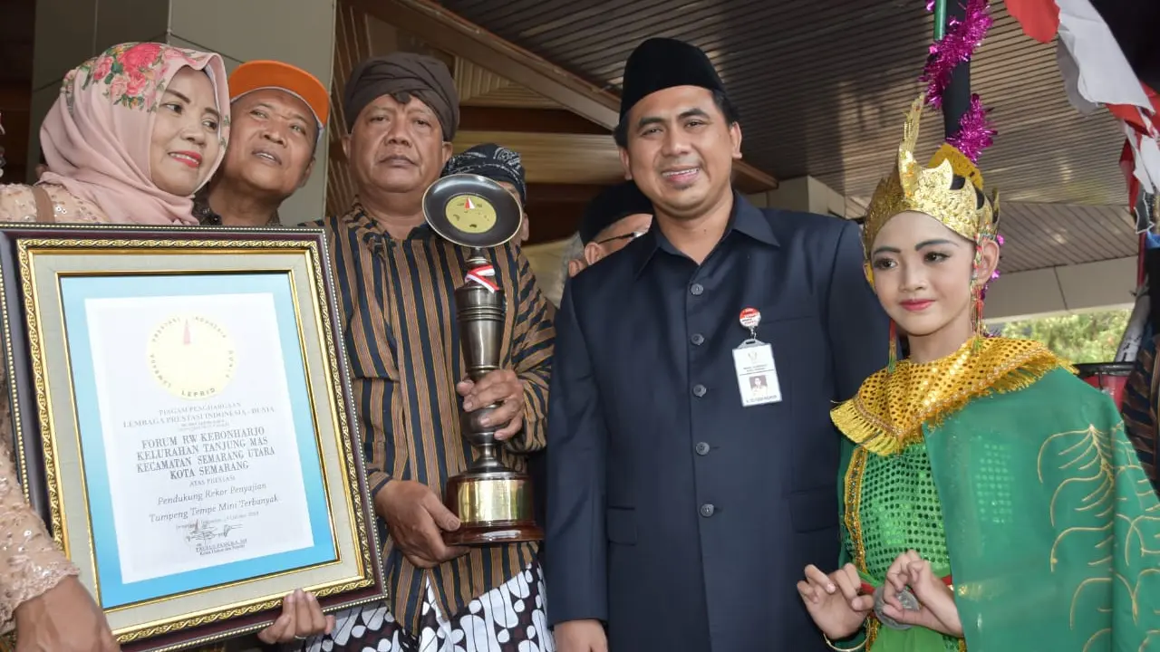 Puluhan Warga Kebonharjo Geruduk Kantor Gubernur Jateng