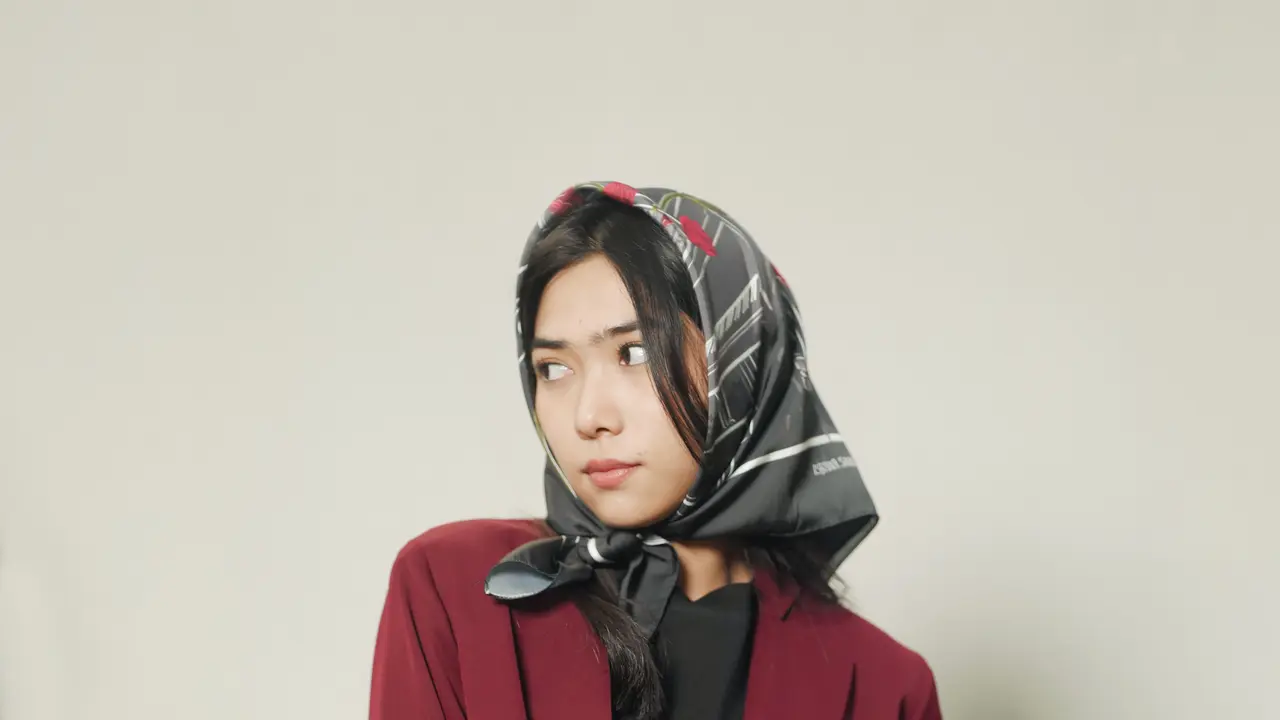 THENBLANK Hadirkan Nuansa Merah Maroon dalam Koleksi Terbaru Hasil Kolaborasi dengan Isyana Sarasvati
