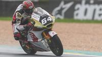 Pembalap Indonesia, Mario Suryo Aji, saat memacu motornya di sesi latihan bebas Moto2 Brasil 2026, Jumat (20/3/2026). (Dok. Honda Team Asia)