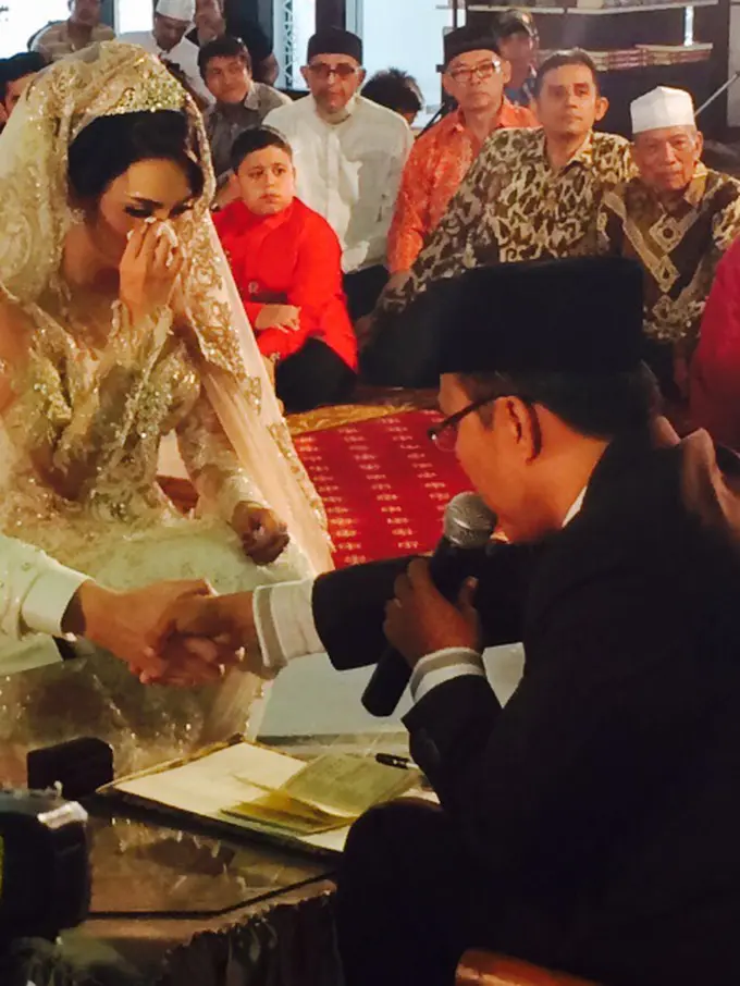 Reza Pahlevi resmi menikah