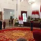 Presiden Joko Widodo atau Jokowi melantik Edy Natar Nasution sebagai Gubernur Riau sisa masa jabatan 2019-2024 di Istana Negara, Jakarta, Senin (27/11/2023). (Merdeka.com/  Muhammad Genantan Saputra)